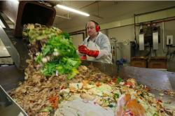Gaspillage alimentaire 16 milliards d euros jetes a la poubelle chaque annee